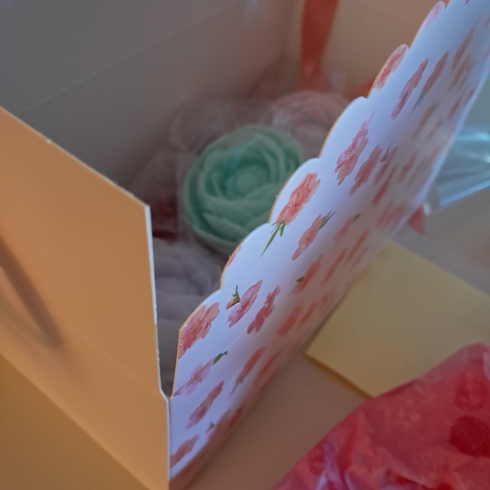 Hand crafted Strawberry(3) Goats Milk Flowers NWT - Picture 4 of 6
